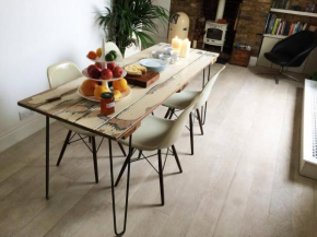 Beautiful Canalside 1-Bedroom Flat with Terrace